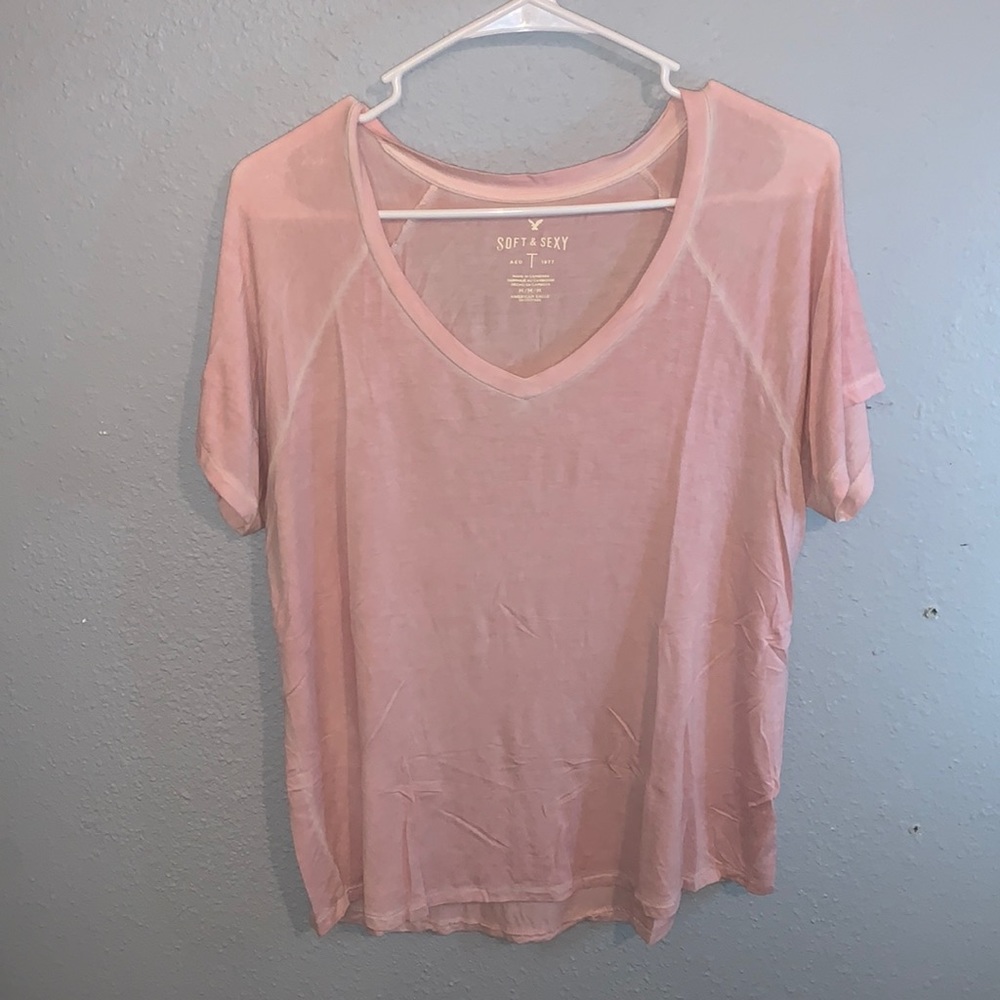 v-neck tee